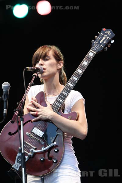 FEIST - 2005-08-26 - SAINT CLOUD - Domaine National - Scene de la Cascade - 